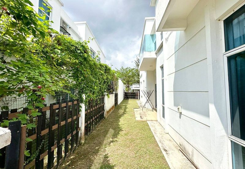 Perdana Lakeview East