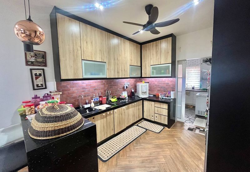 Evira @ Warisan Puteri