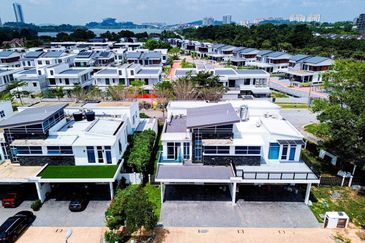 Perdana Lakeview East