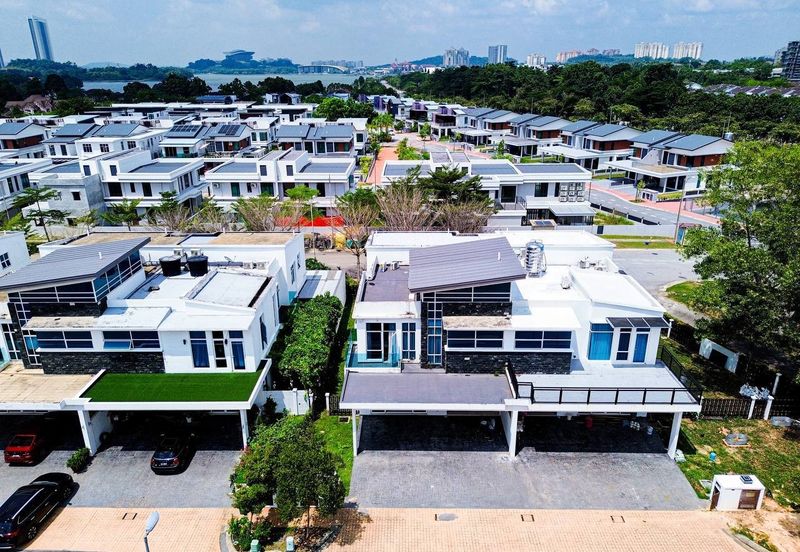 Perdana Lakeview East