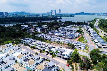 Perdana Lakeview East