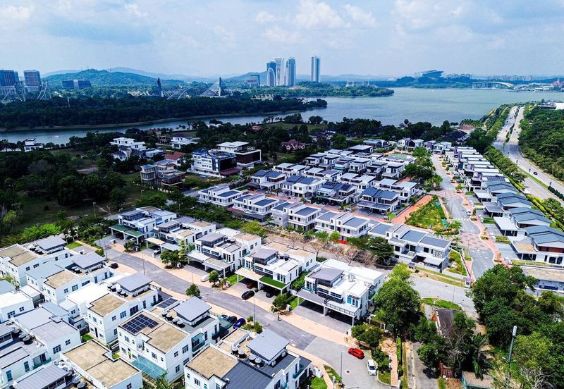 Perdana Lakeview East