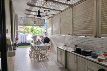 Lukisan @ Alam Impian