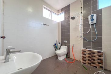 Bandar Baru Salak Tinggi