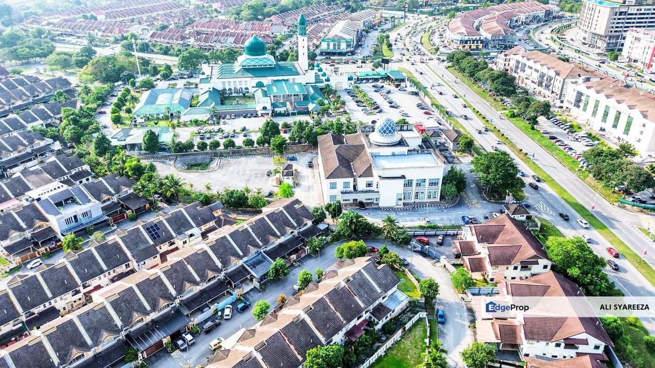 Seksyen 9 Bandar Baru Bangi 2 storey semi detached house for sale , Selangor, Bangi