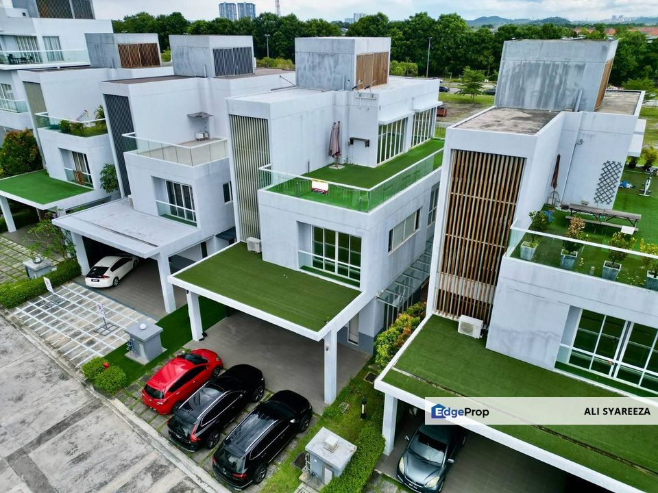 Lakefront Villa Cyberjaya 2.5 storey zero lot Bungalow house for sale, Selangor, Cyberjaya