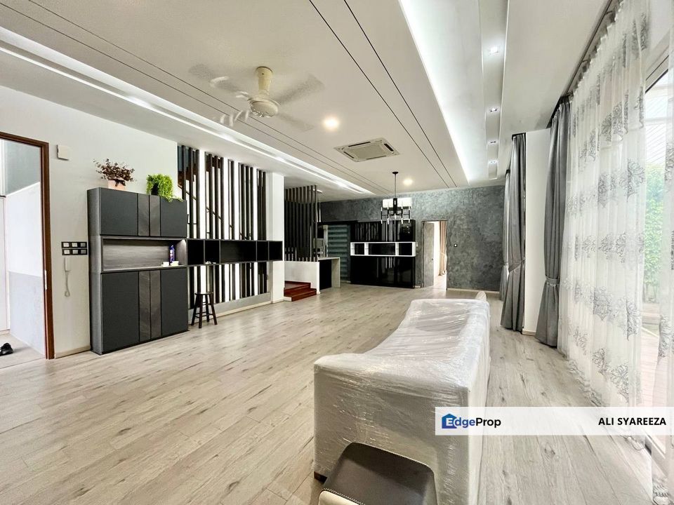 Lakefront Villa Cyberjaya 2.5 storey zero lot Bungalow house for sale, Selangor, Cyberjaya