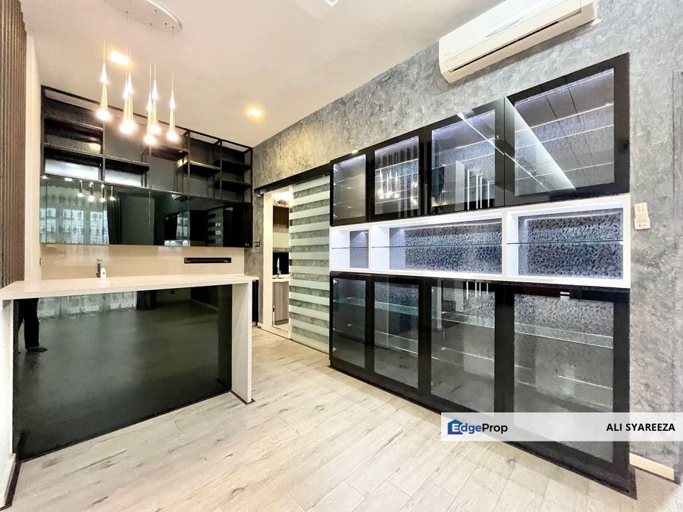 Well maintained Lakefront Villa Cyberjaya 2.5 storey zero lot Bungalow house for sale, Selangor, Cyberjaya