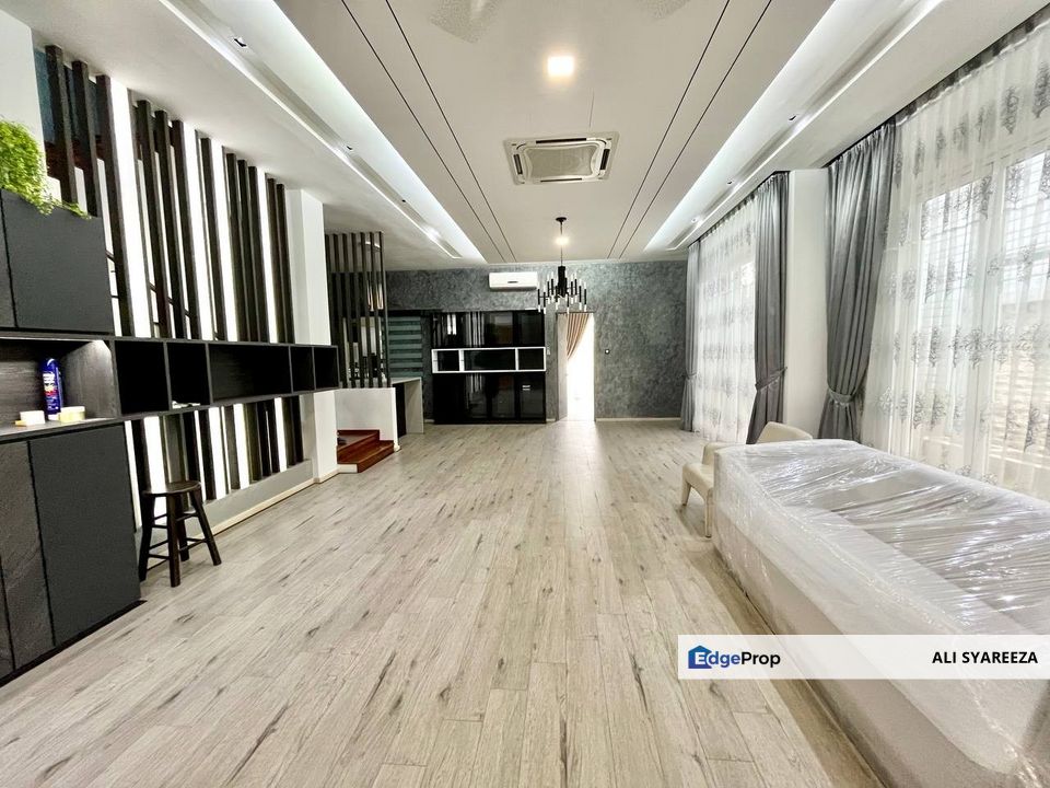 Well maintained Lakefront Villa Cyberjaya 2.5 storey zero lot Bungalow house for sale, Selangor, Cyberjaya