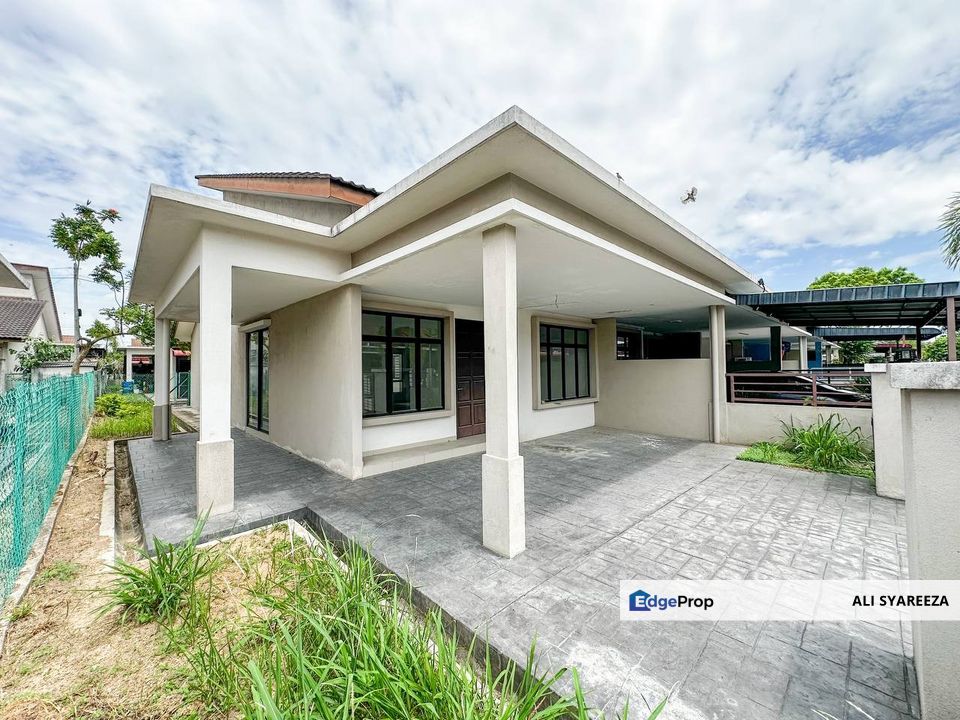 Bandar Mahkota Banting Single storey terrace ENDLOT house for sale, Selangor, Banting