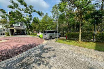 Symphony Hills Schumann