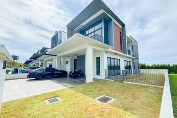 Lucent Residence @ twentyfive.7