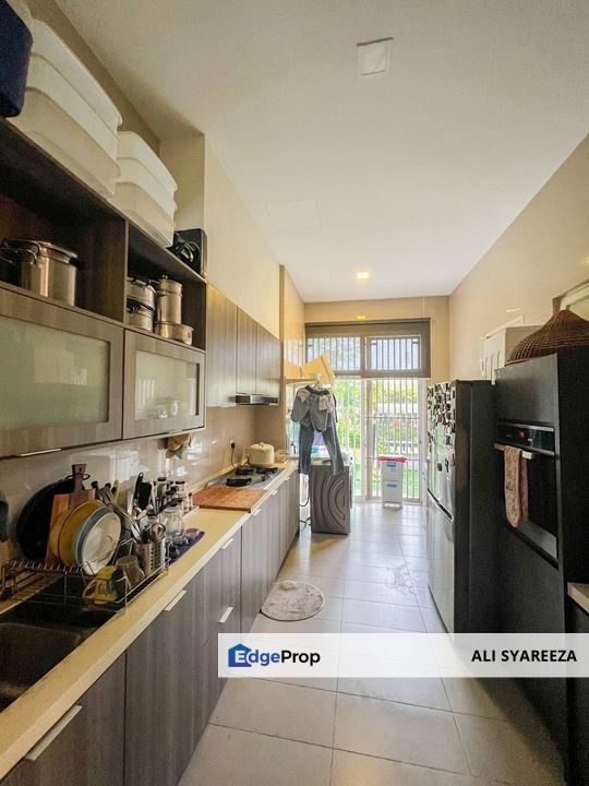 Lakefront VILLA Cyberjaya Two and half Storey zero Lot Bungalow for sale, Selangor, Cyberjaya