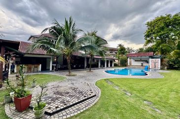 KGSAAS Golf Club, Seksyen 13