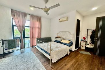 Kristal Court, Seksyen 7