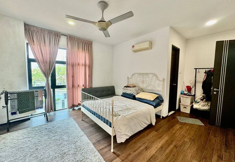 Kristal Court, Seksyen 7