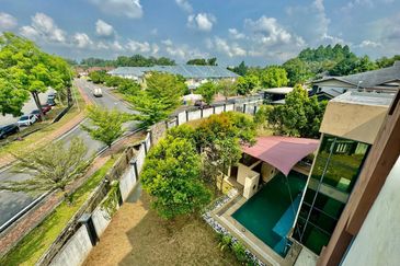 Kristal Court, Seksyen 7