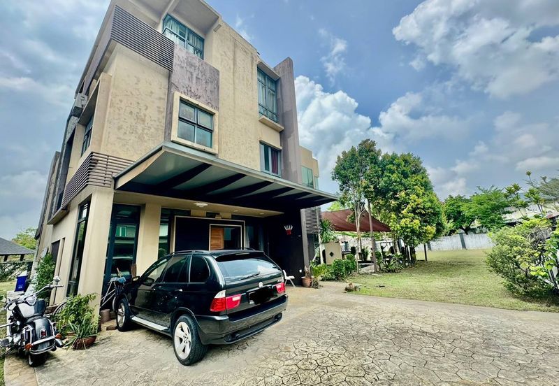 Kristal Court, Seksyen 7