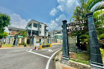 Kristal Court, Seksyen 7