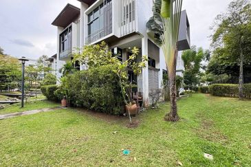 Symphony Hills Schumann