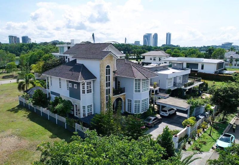 Perdana Lakeview East