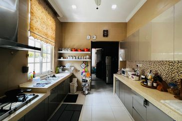 Perdana Lakeview East