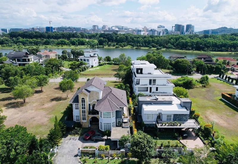 Perdana Lakeview East