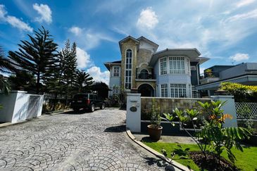 Perdana Lakeview East