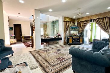 Titian, Bukit Jelutong