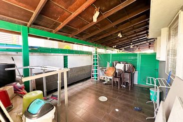 Titian, Bukit Jelutong