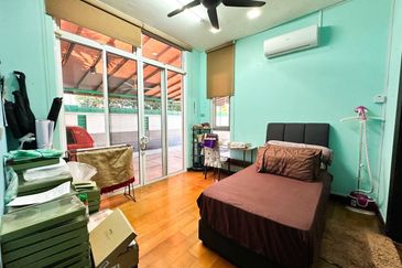 Titian, Bukit Jelutong