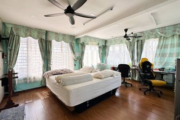 Titian, Bukit Jelutong