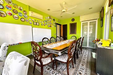 Titian, Bukit Jelutong