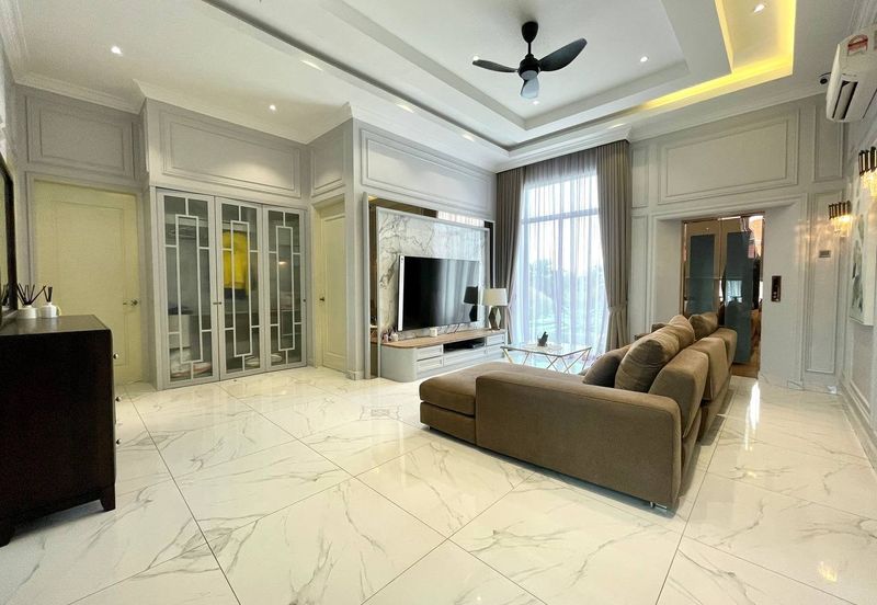 Putra Hill Residency