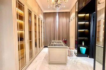 Putra Hill Residency