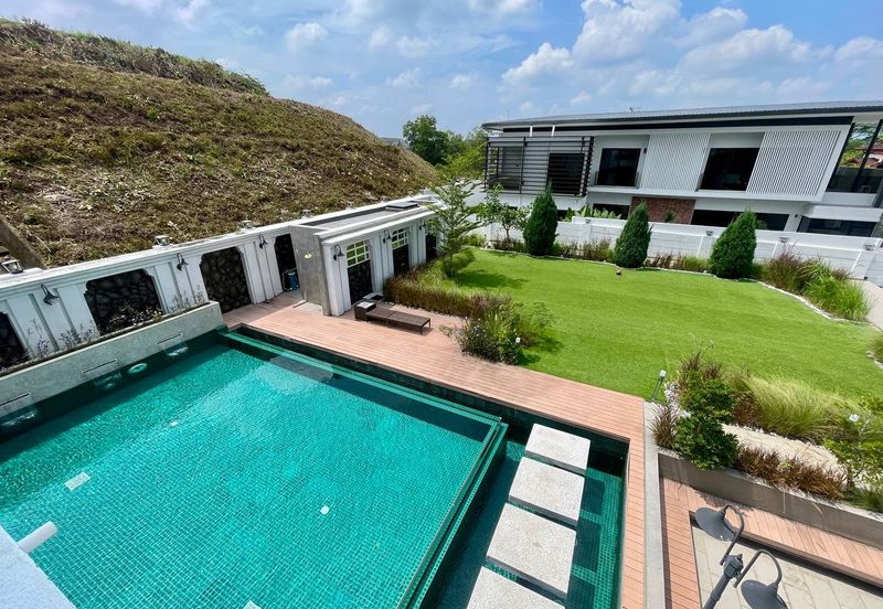 Putra Hill Residency