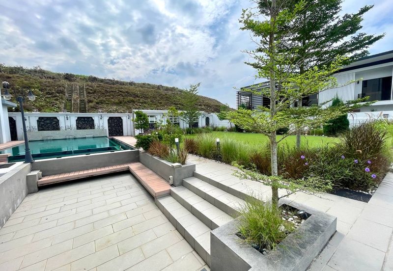 Putra Hill Residency