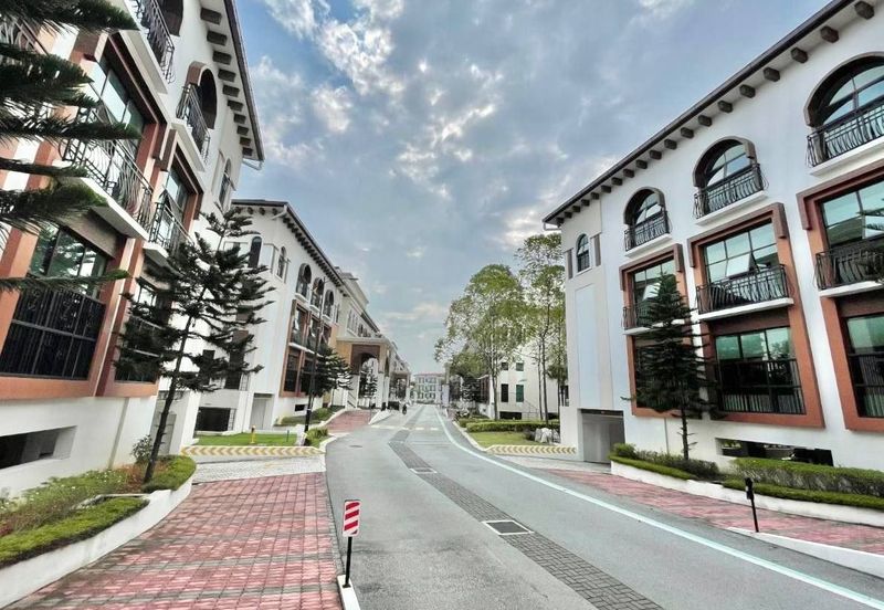 Isle of Kamares, Setia Eco Glades