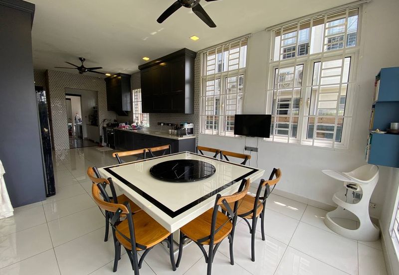 Titian, Bukit Jelutong