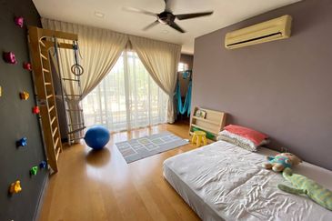 Titian, Bukit Jelutong