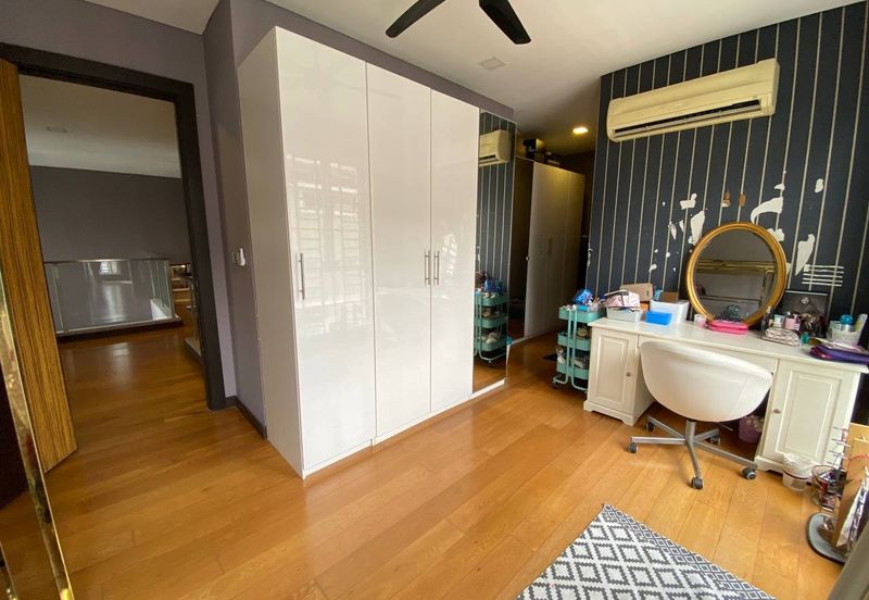 Titian, Bukit Jelutong