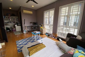 Titian, Bukit Jelutong