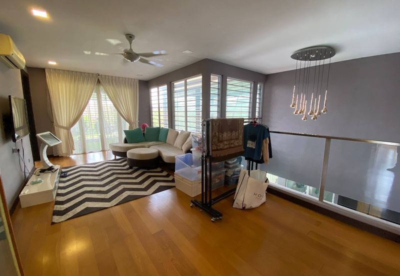 Titian, Bukit Jelutong