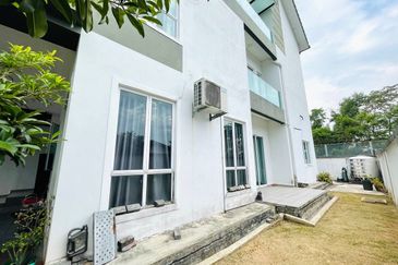 Impian Tropika Alam Impian