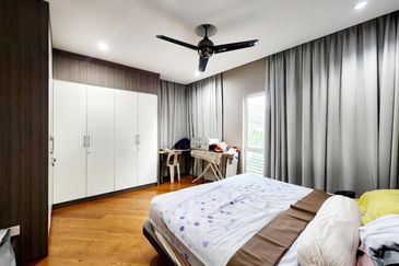 USJ heights Subang Jaya Two and half storey Zero lot Bungalow for sale