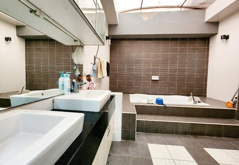 USJ heights Subang Jaya Two and half storey Zero lot Bungalow for sale