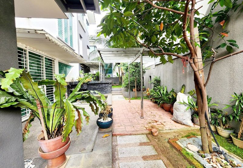 USJ heights Subang Jaya Two and half storey Zero lot Bungalow for sale