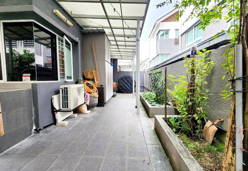 USJ heights Subang Jaya Two and half storey Zero lot Bungalow for sale