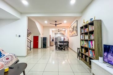 Evira @ Warisan Puteri