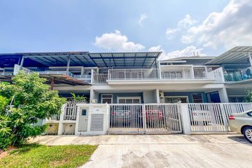 Evira @ Warisan Puteri